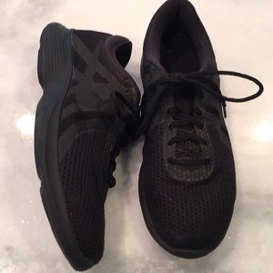 Nike Revolution tennis shoes